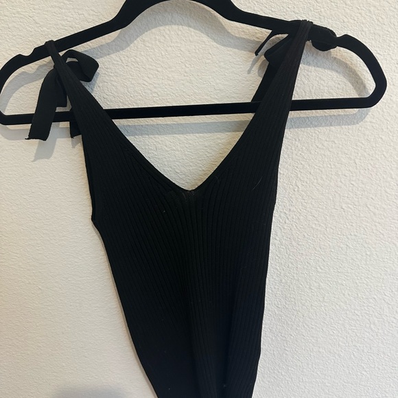 Black Ribbed Tie-Strap Tank - Picture 2 of 2